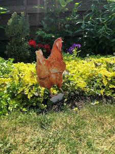 Ostern Henne im Garten