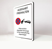 Laden Sie das Bild in den Galerie-Viewer, Ausfahrt Freihalten - Schild - 4 mm Alu Verbundplatte - Hochformat