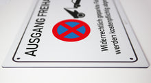 Laden Sie das Bild in den Galerie-Viewer, Ausgang freihalten - Schild - 4 mm Alu Verbundplatte