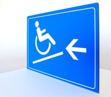 Laden Sie das Bild in den Galerie-Viewer, Rollstuhl Rampe links - Schild - Querformat - blau - 4 mm Alu Verbundplatte